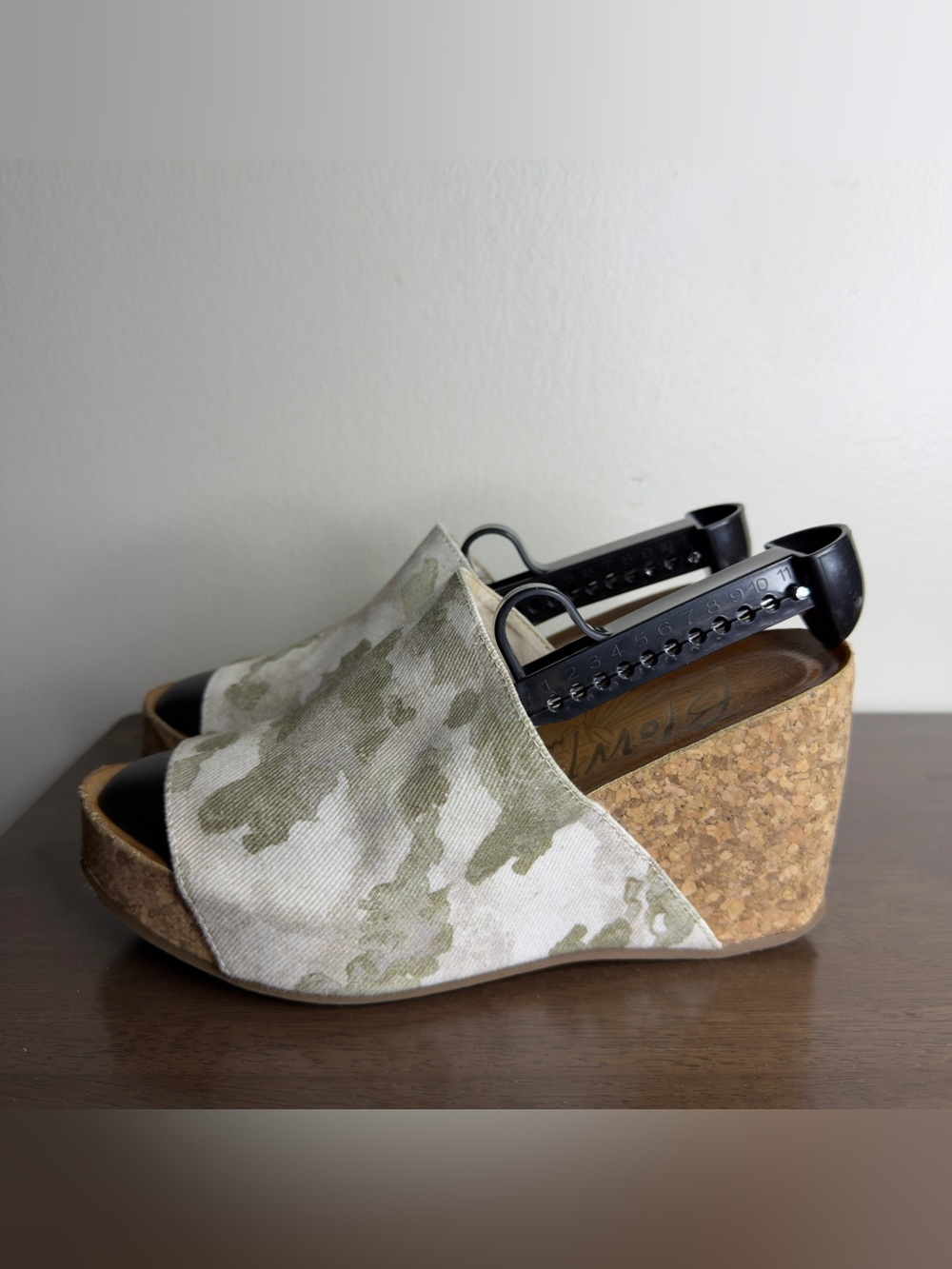 Blowfish Malibu Haxy Camo Print Wedge Sandals Sz 8.5 womens
